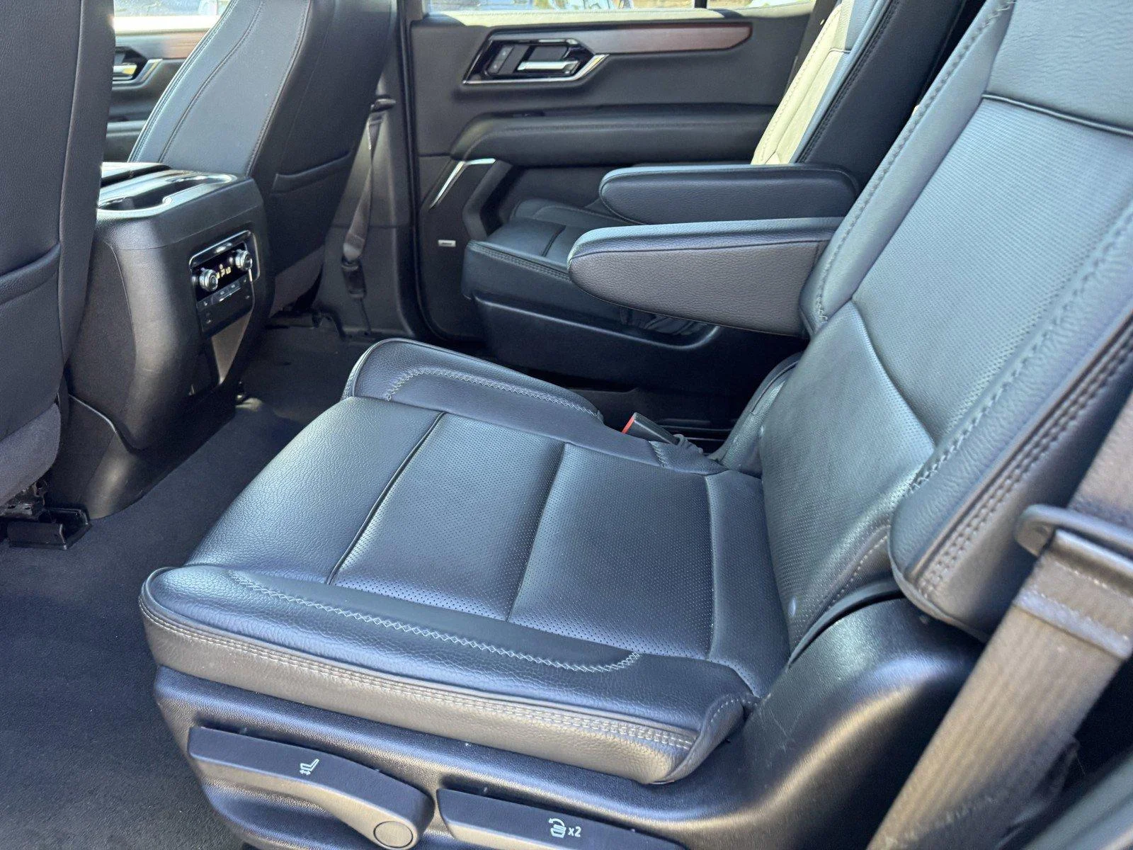 Used 2025 Onyx Black GMC Denali image 13