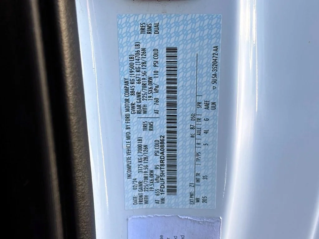 Used 2024 Oxford White Ford XLT image 28