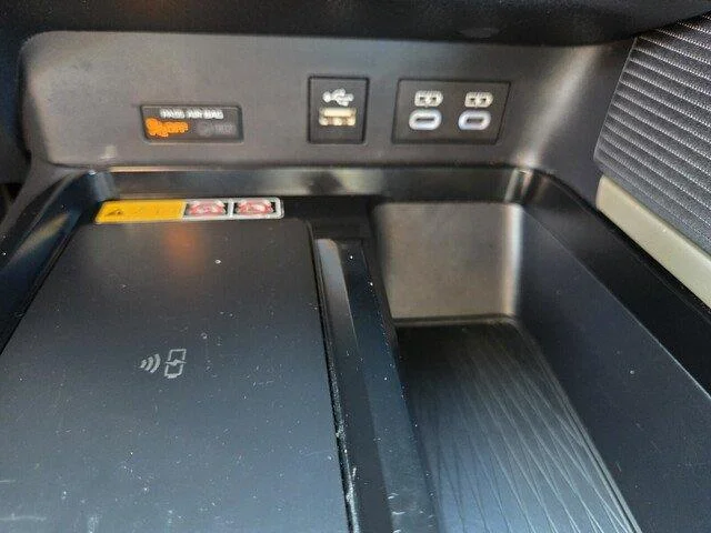 Used 2025 Ocean Gem Toyota SE image 17