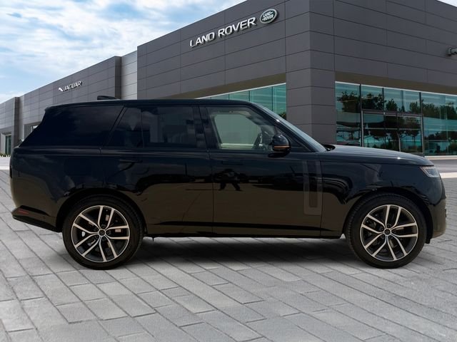 New 2026 Santorini Black Land Rover SE image 6