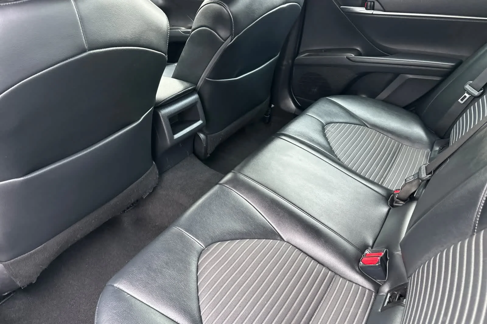 2021 Toyota Camry SE - Photo 11