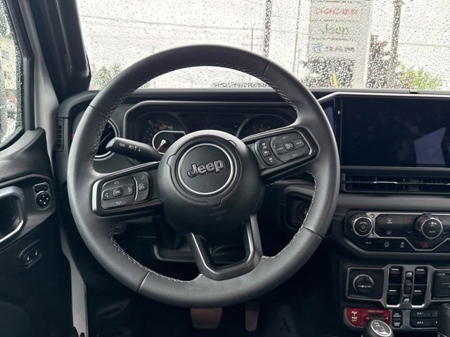Used 2025 Bright White Clearcoat Jeep Rubicon image 21