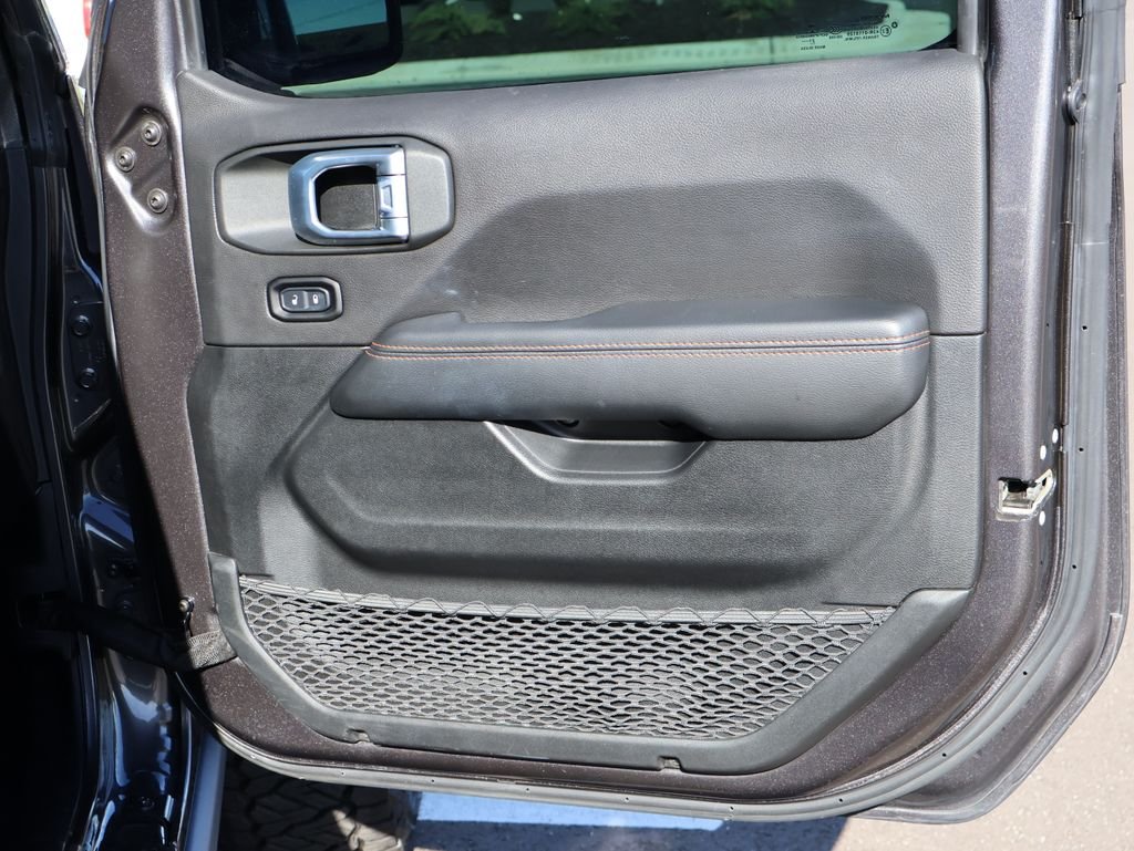 Used 2021 Granite Crystal Metallic Clearcoat Jeep Mojave image 13