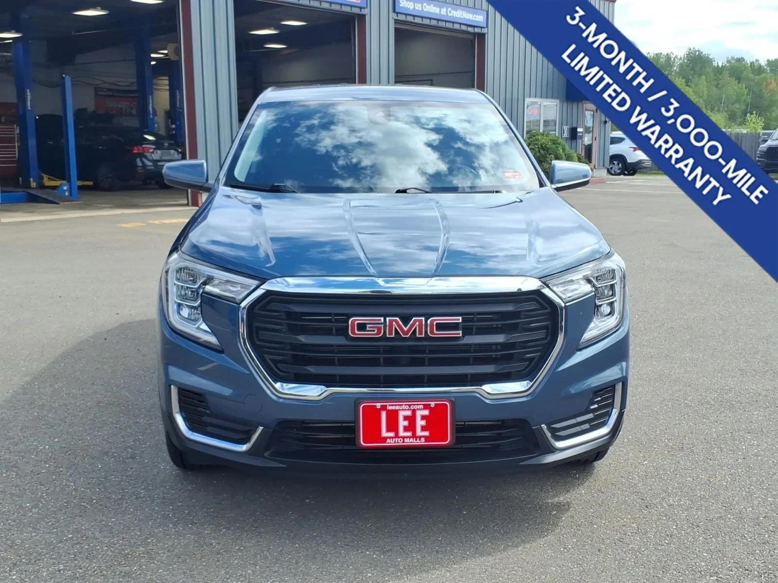 Used 2024 Downpour Metallic GMC SLE image 2