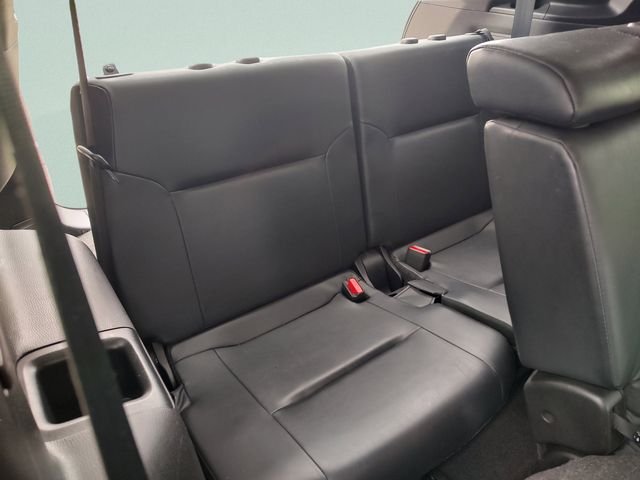 Used 2023 Silver Mitsubishi SE image 31