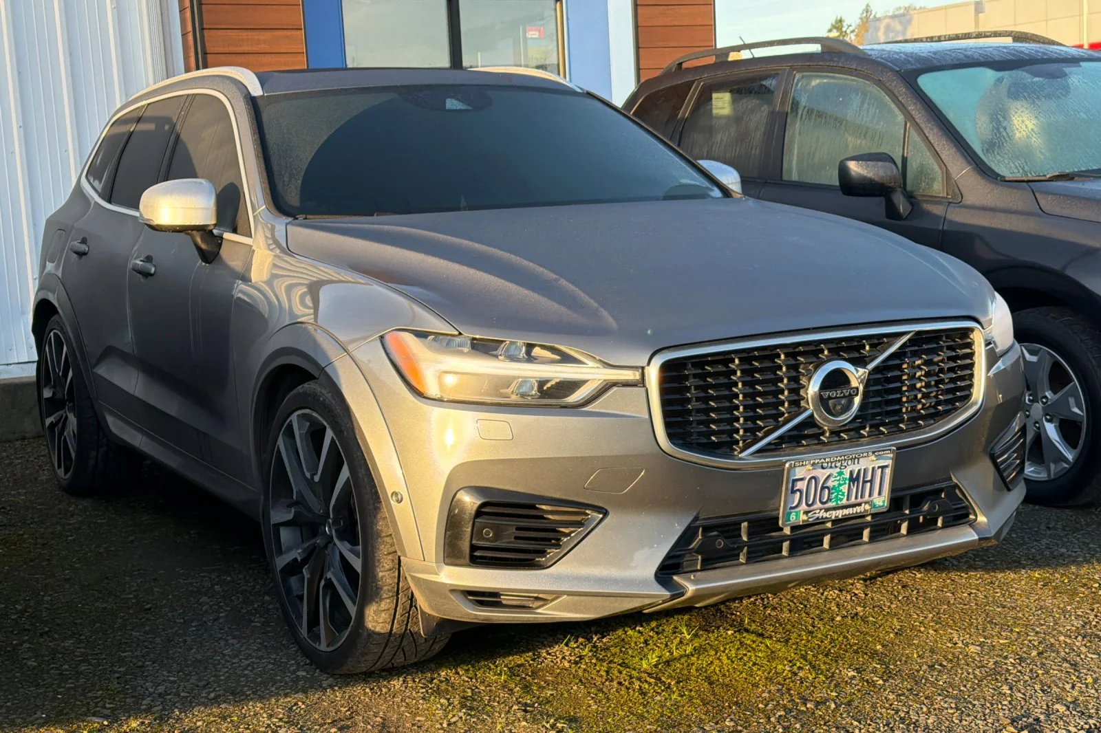 Used 2019 Blue Volvo R-Design image 2