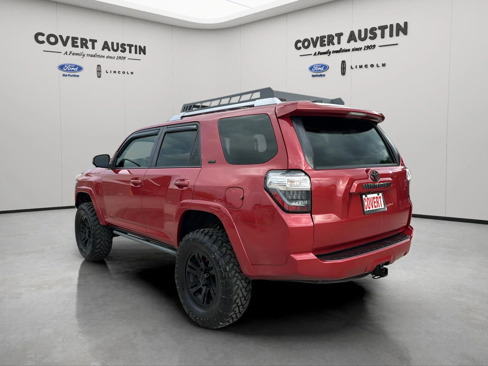 Used 2016 Red Toyota SR5 image 3