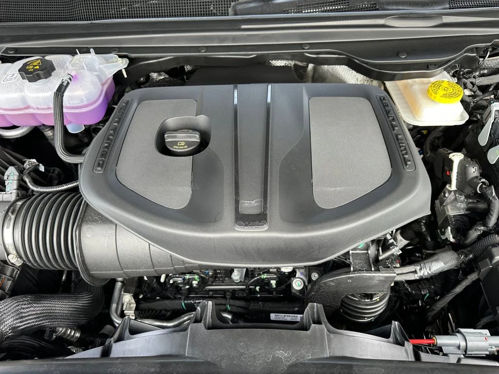 New 2026 Diamond Black Crystal Pearl-Coat Exterior Paint RAM Big Horn/Lone Star image 9