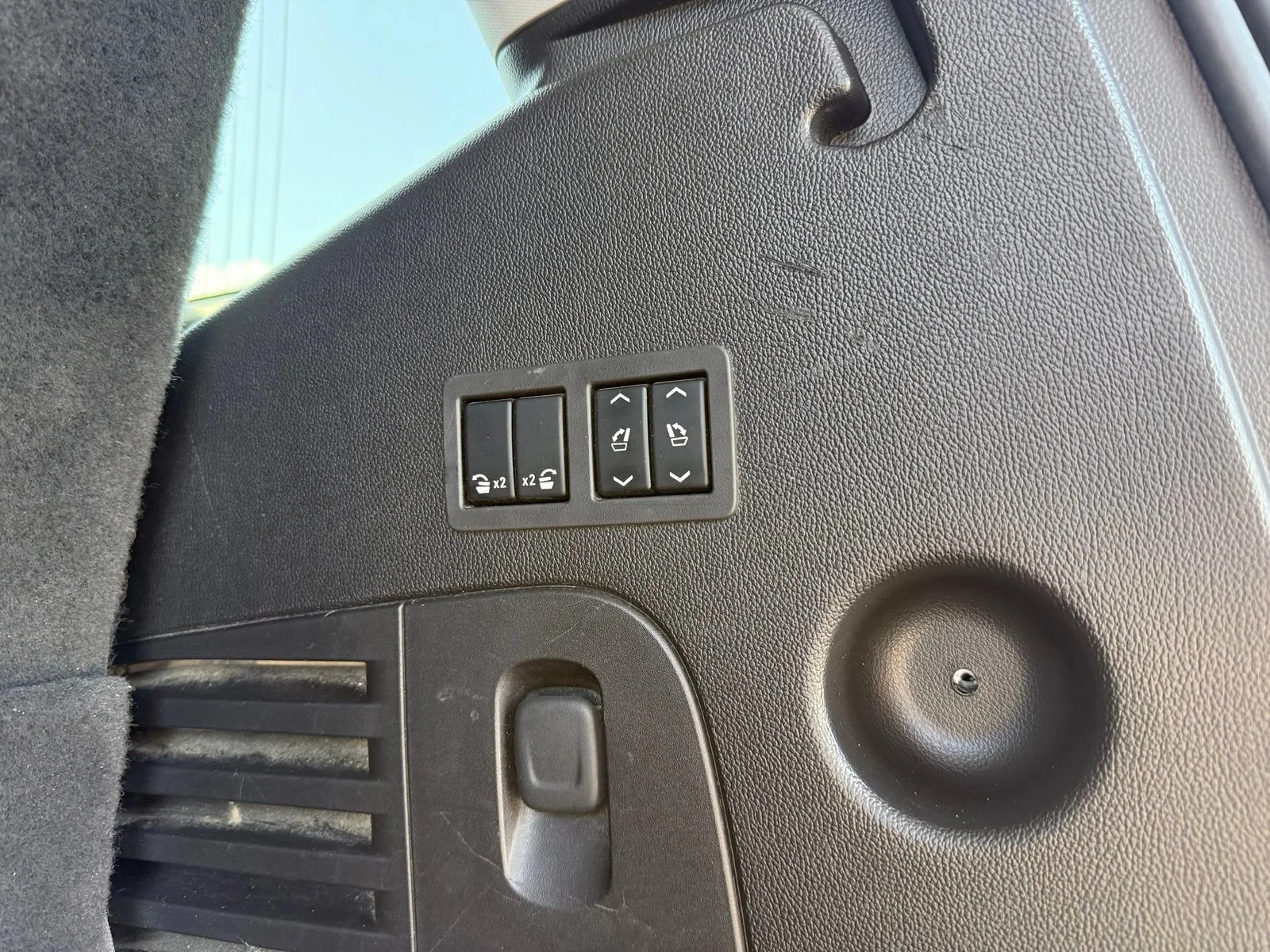 Used 2015 IRIDIUM METALLIC GMC SLT image 33