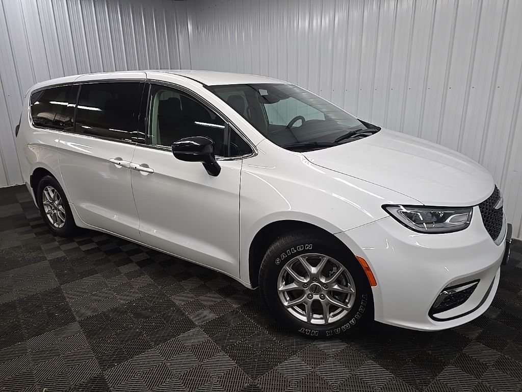 Used 2024 White Chrysler Touring L image 7