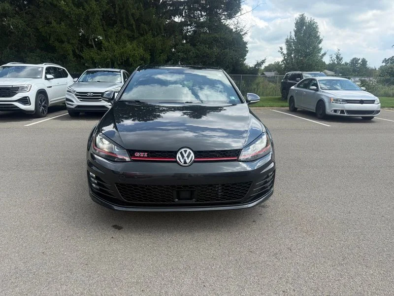 Used 2017  Volkswagen Autobahn image 17