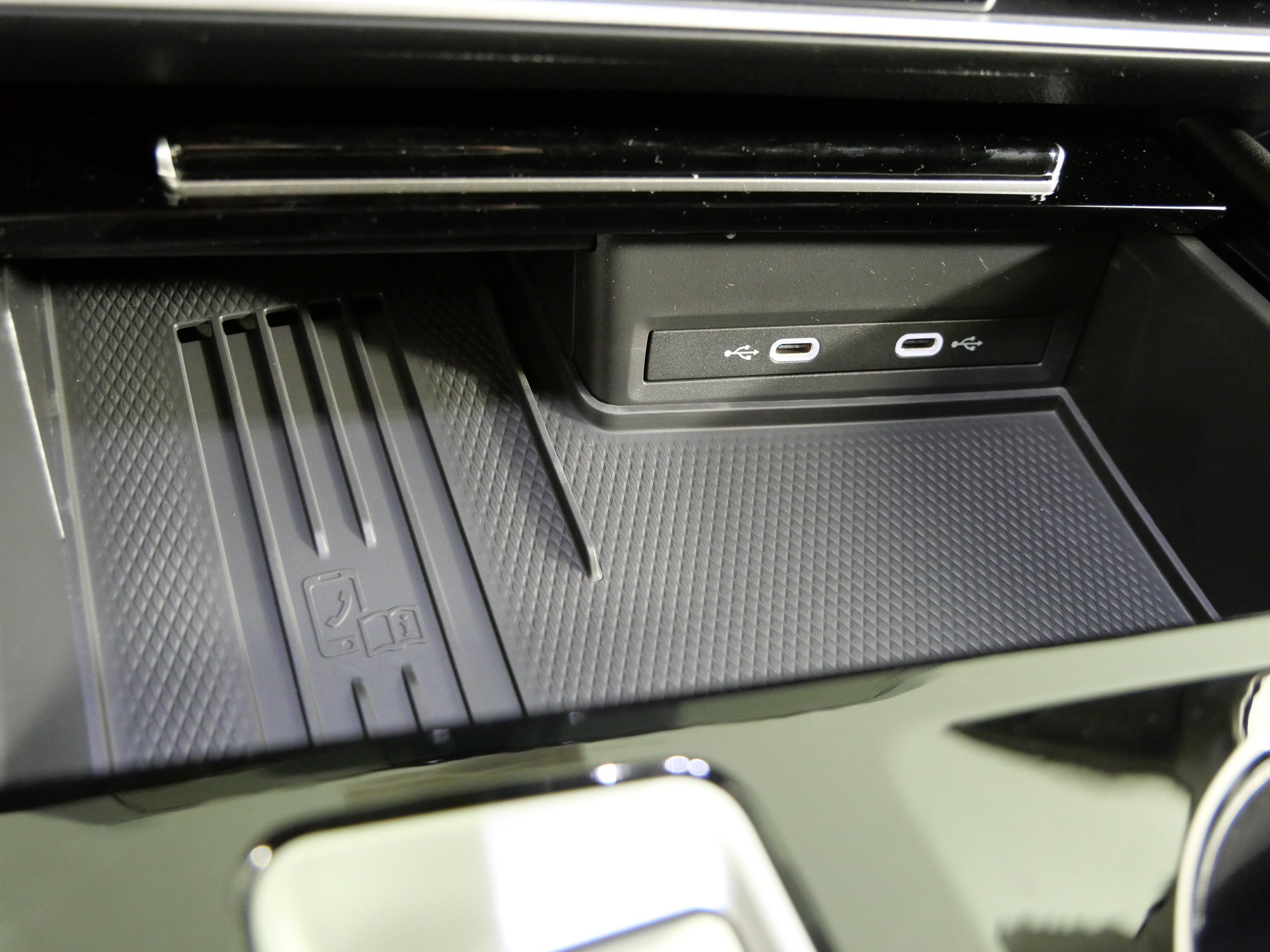 Used 2026  Volkswagen 2.0T SE w/Technology image 27