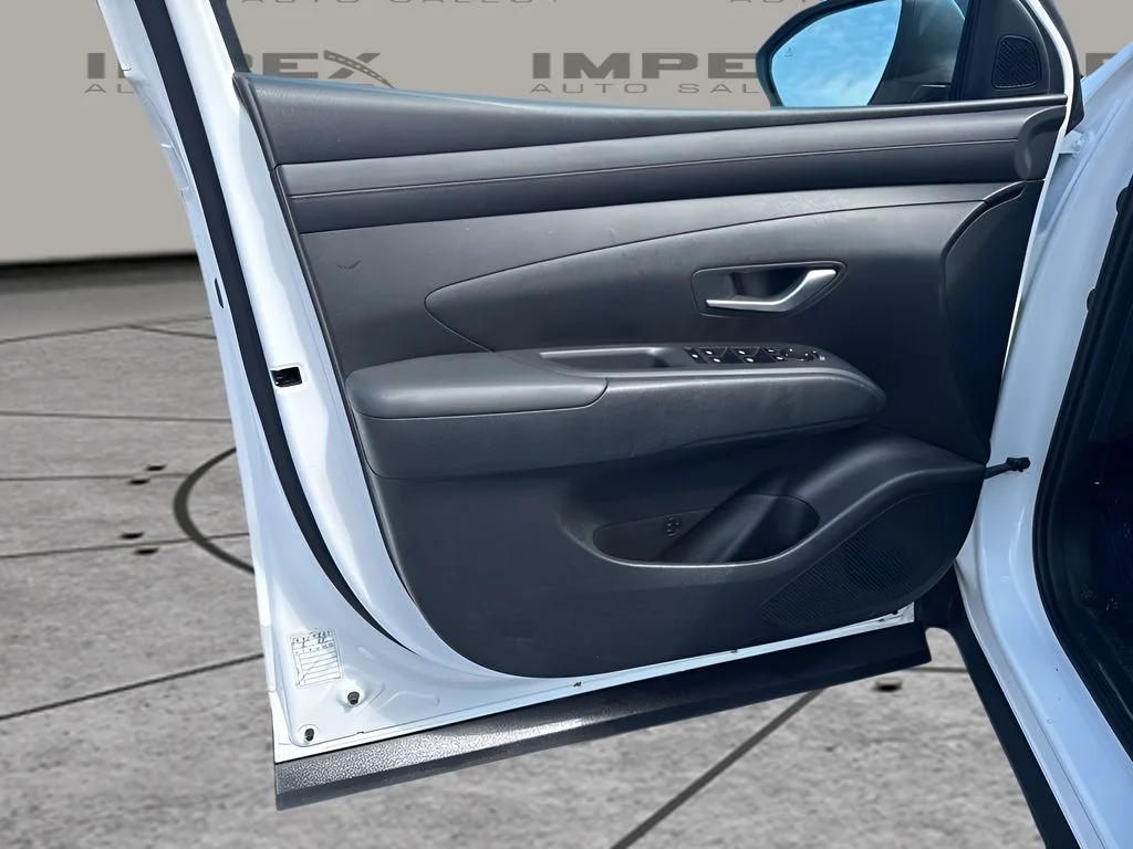 Used 2025 White Hyundai SEL image 24