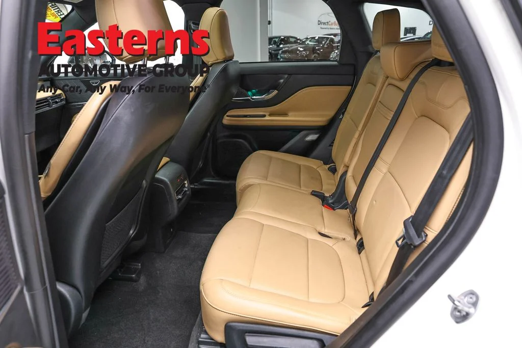 Used 2022 White Lincoln Reserve image 22