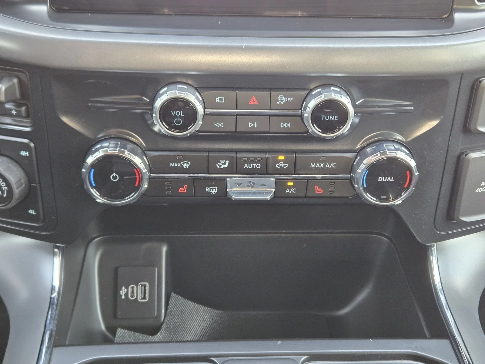 New 2026 Oxford White Ford XLT image 13