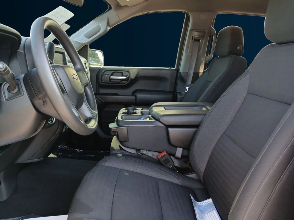 Used 2023 White Chevrolet Custom image 10