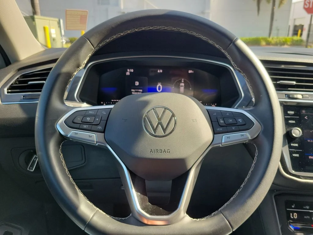 Used 2023 White Volkswagen 2.0T SE image 21