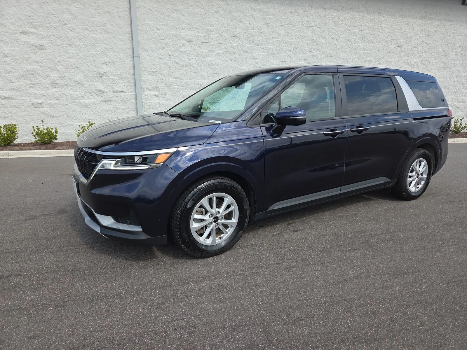 2024 Kia Sedona LX Seat Pkg's photo