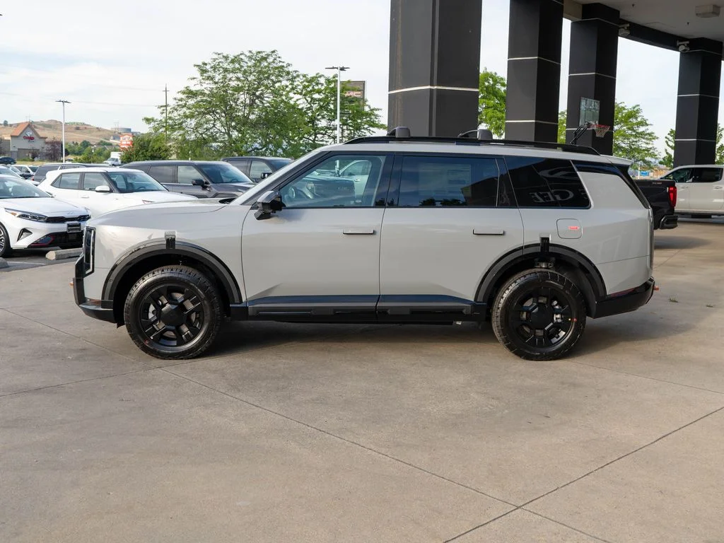 New 2027 Wolf Gray Kia X-Pro SX Prestige image 4