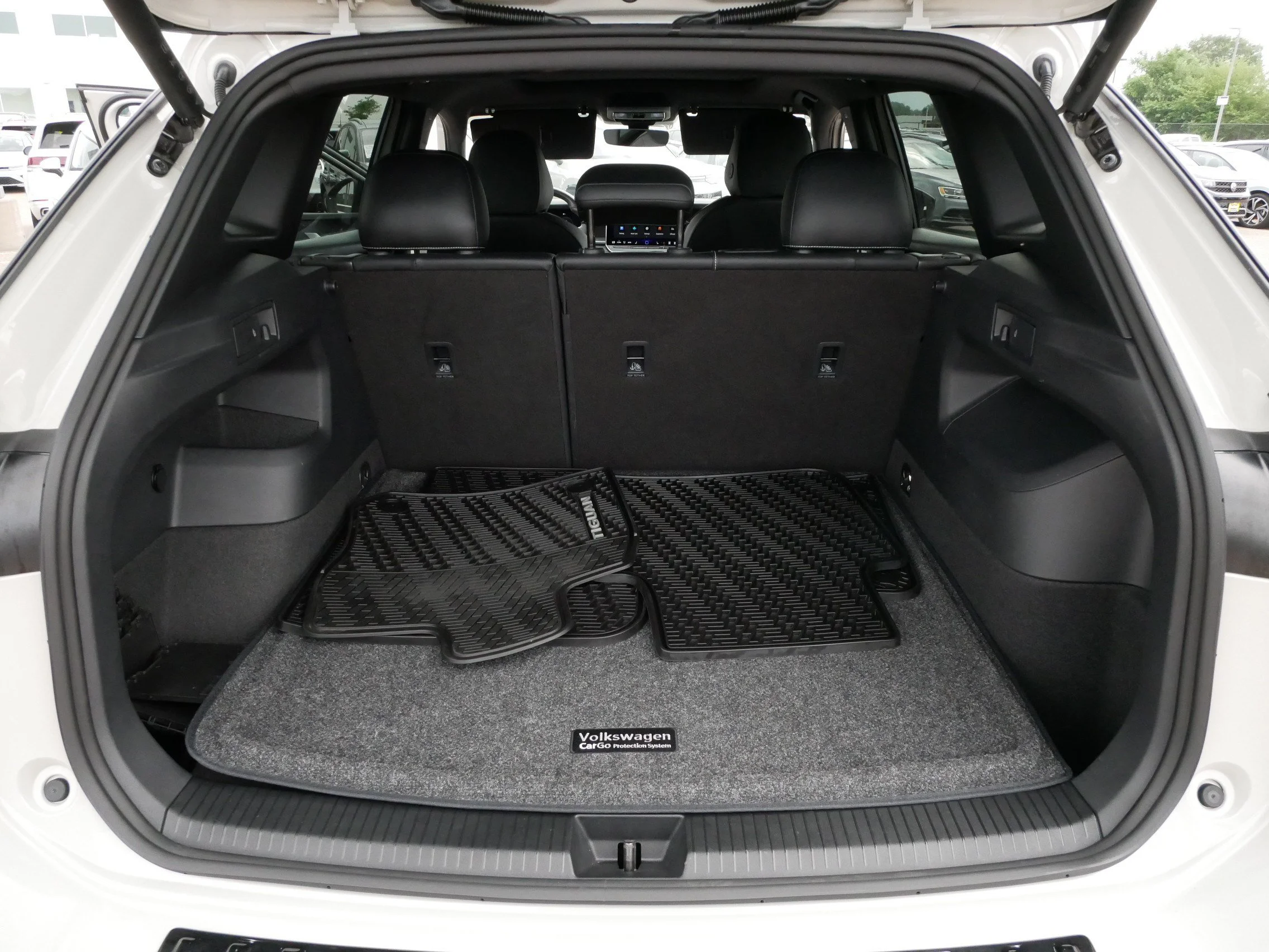 Certified Used 2025 Sandstone Volkswagen SE R-Line Black image 18
