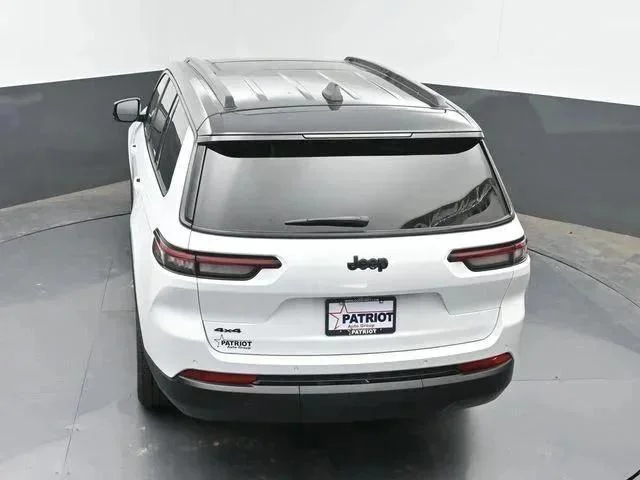 New 2025 Bright White Clear-Coat Exterior Paint Jeep Limited image 40
