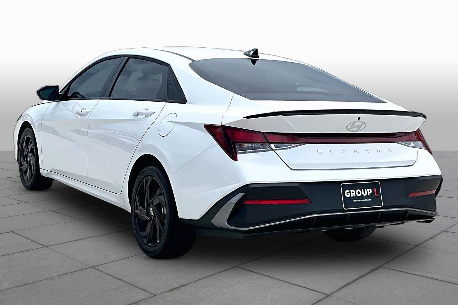 Used 2026 Serenity White Hyundai SEL Sport image 11
