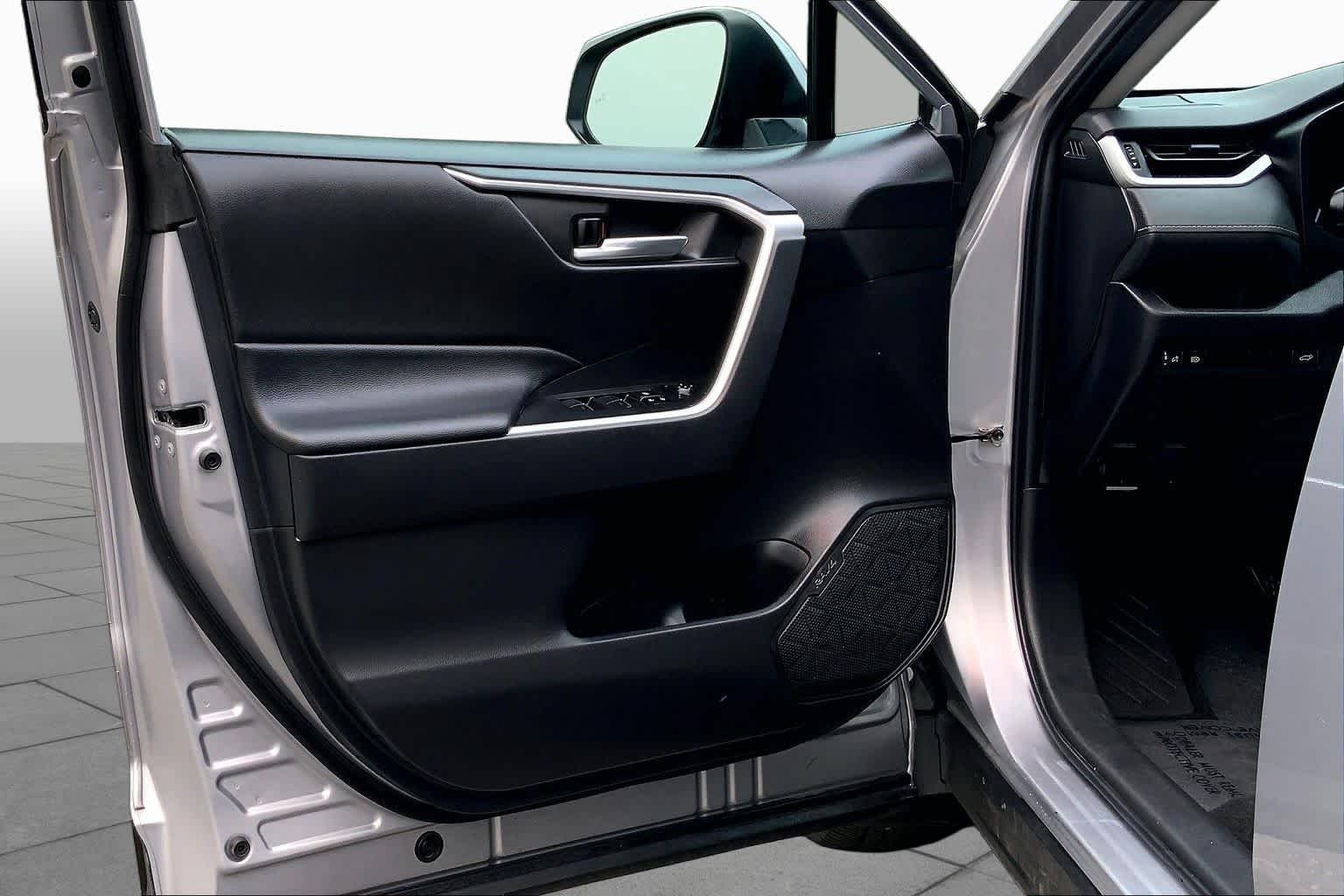 Used 2023 Silver Sky Metallic Toyota XLE image 22