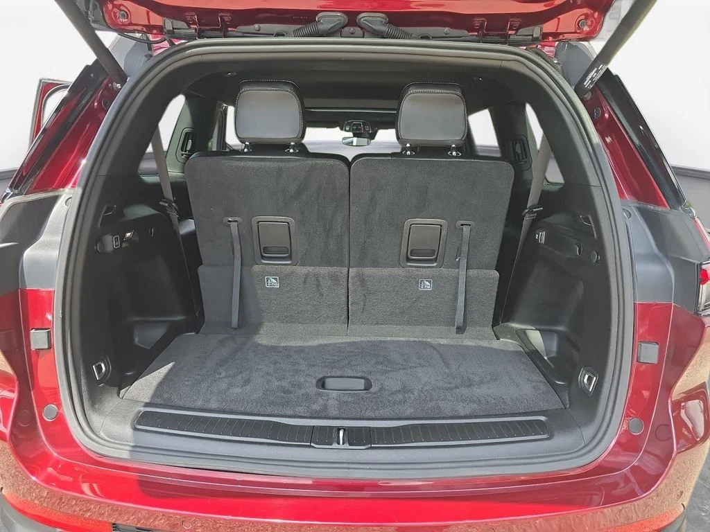 Used 2023 Red Jeep Altitude image 13