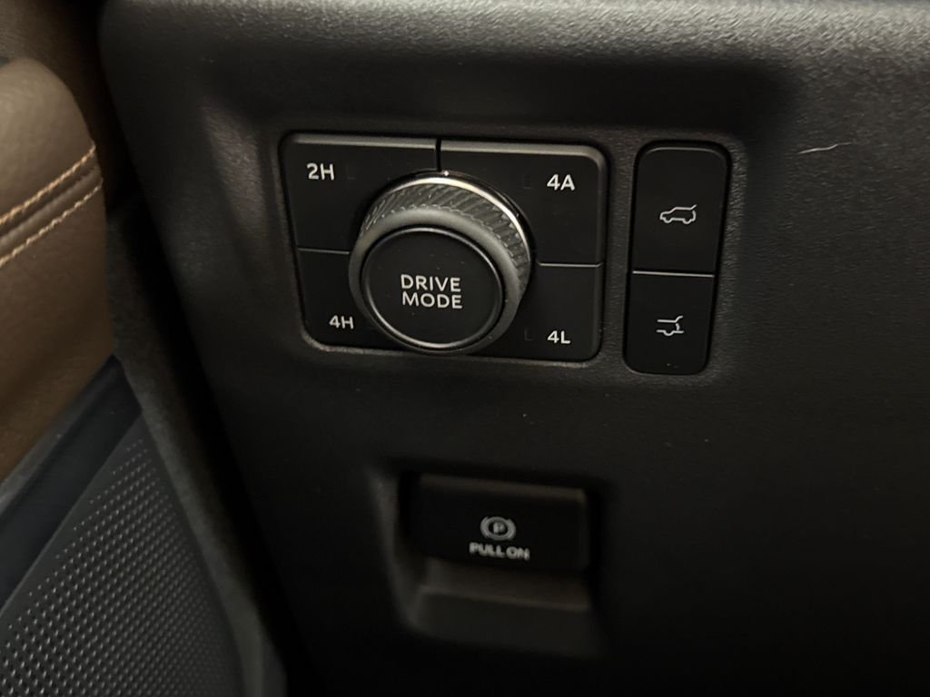 Used 2025 White Ford King Ranch image 17