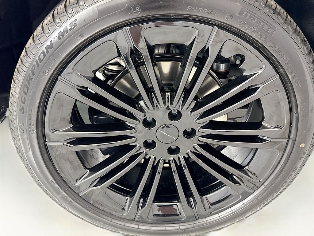 New 2026 Borasco Grey Land Rover Dynamic SE image 32