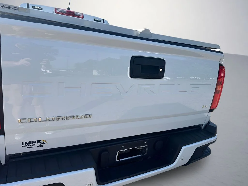 Used 2022 White Chevrolet LT image 24