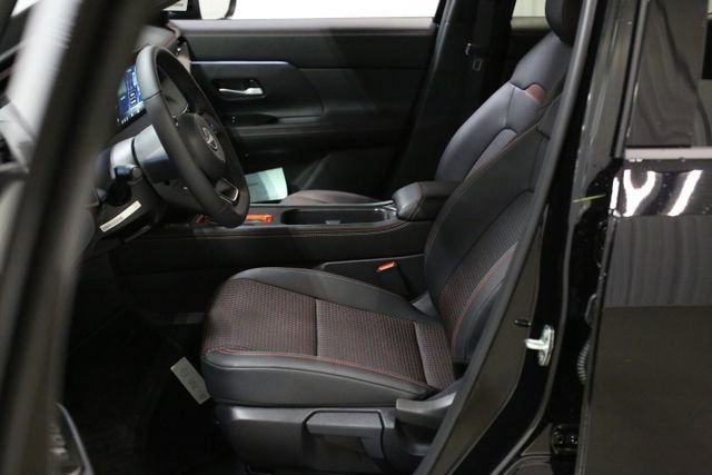 2026 Nissan KICKS SR - Photo 8