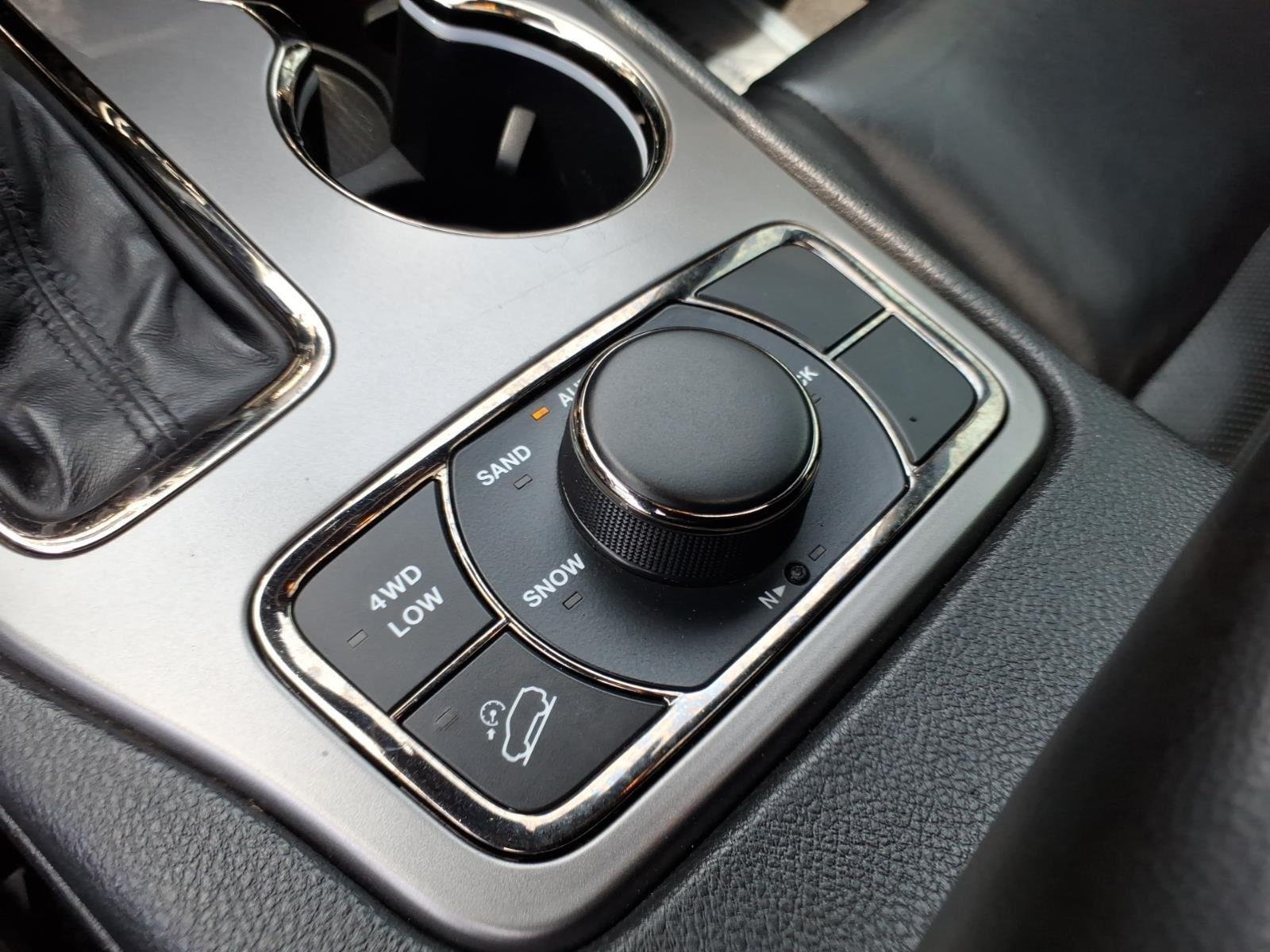 Used 2020 Bright White Clearcoat Jeep Limited X image 9