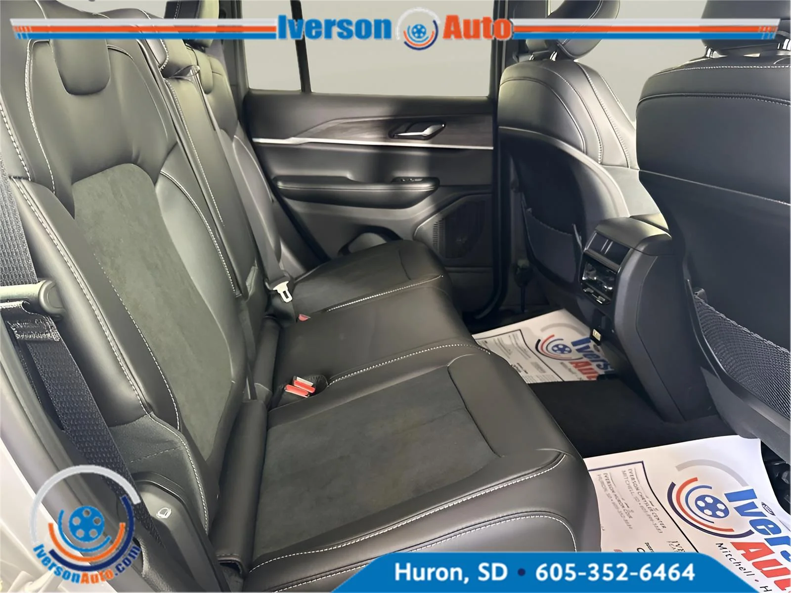New 2026 Silver Zynith Exterior Paint Jeep Laredo Altitude image 31
