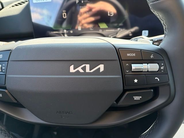 New 2026 Snow White Pearl Kia EX image 21