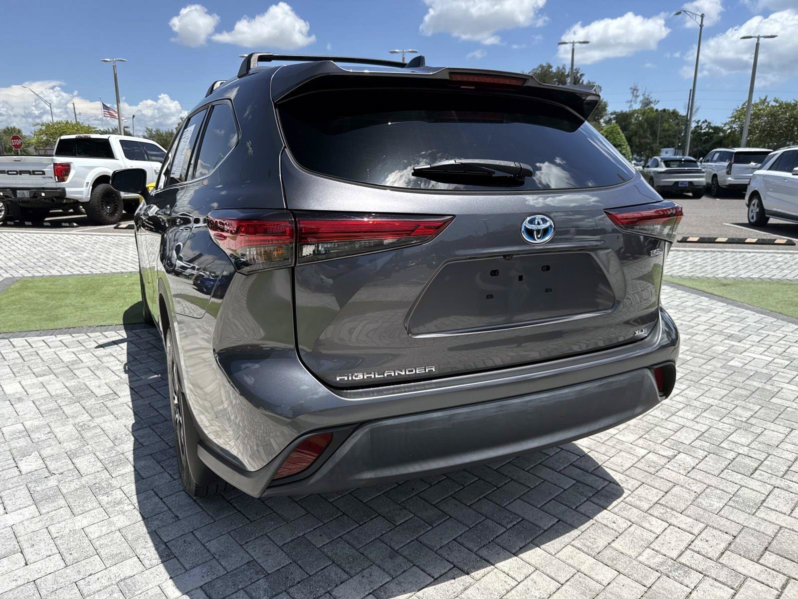 Used 2022 Magnetic Gray Metallic Toyota XLE image 9