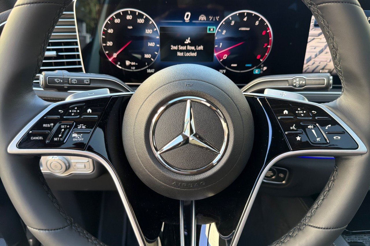 New 2026 Cirrus Silver Metallic Mercedes-Benz GLS 450 4MATIC® SUV image 24