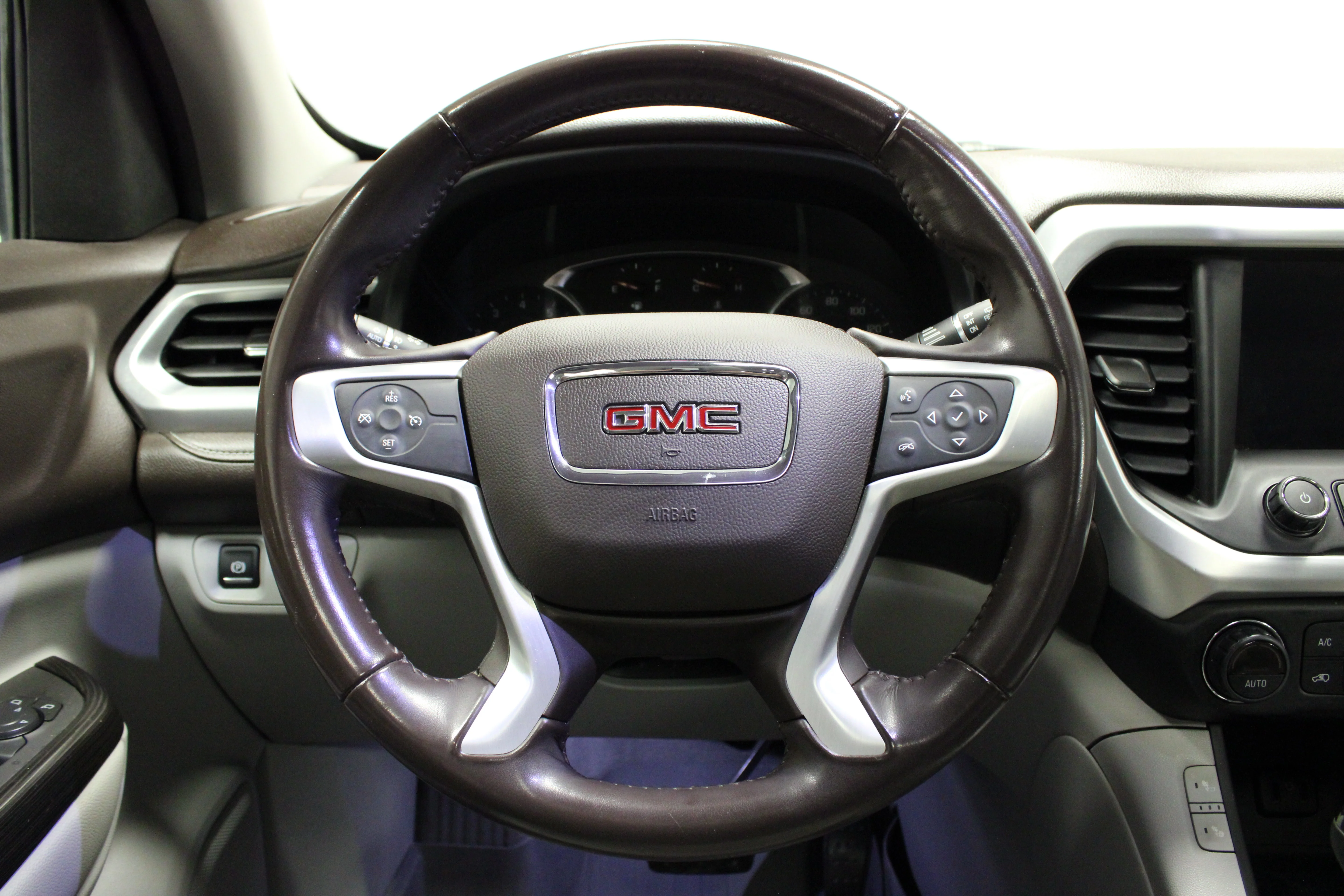 Used 2018 Black Cherry Metallic GMC SLT-1 image 23