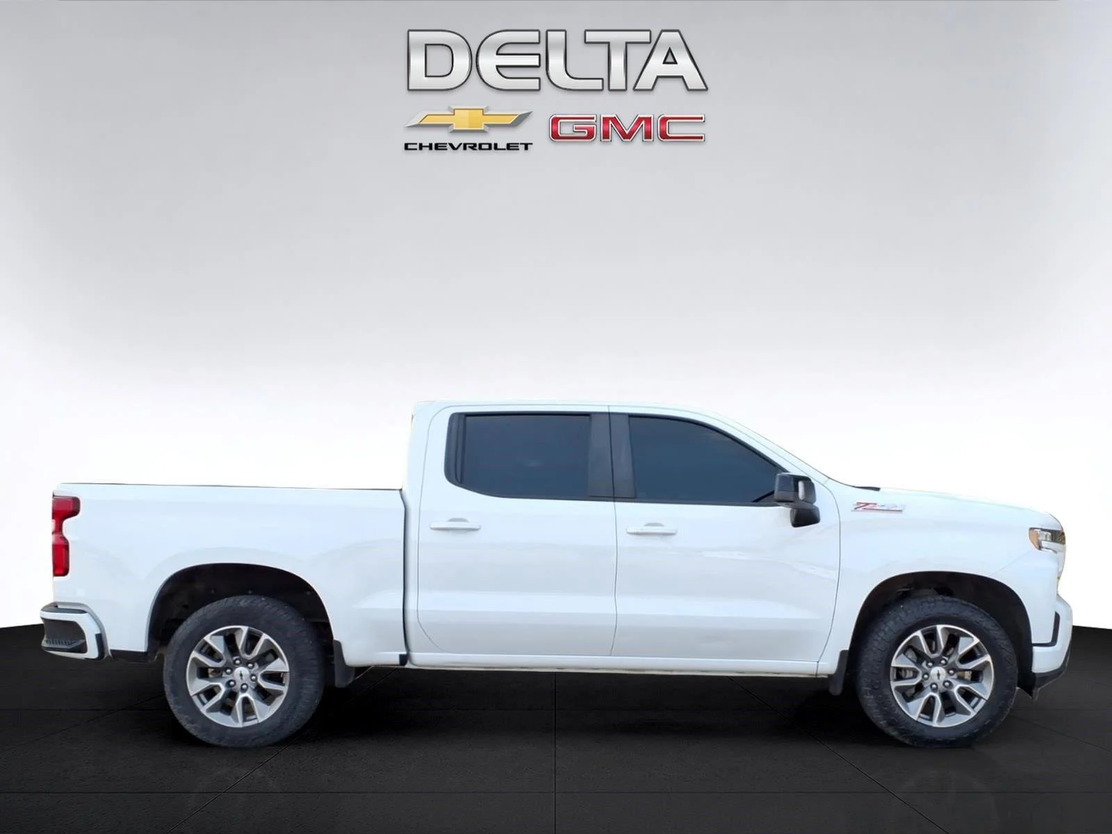 Used 2022 SUMMIT WHITE Chevrolet RST image 6