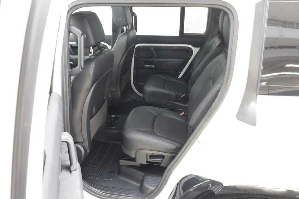 Certified Used 2025 White Land Rover X-Dynamic SE image 15