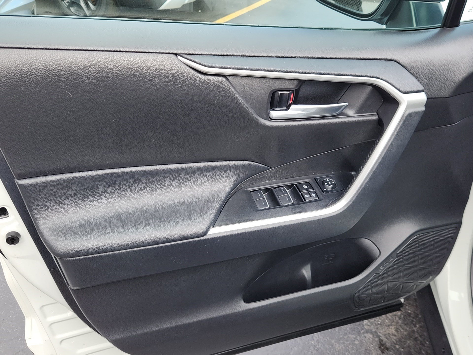 Certified Used 2024 Ice Cap Toyota XLE image 10