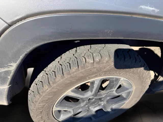 Used 2019 Silver Jeep Trailhawk image 9