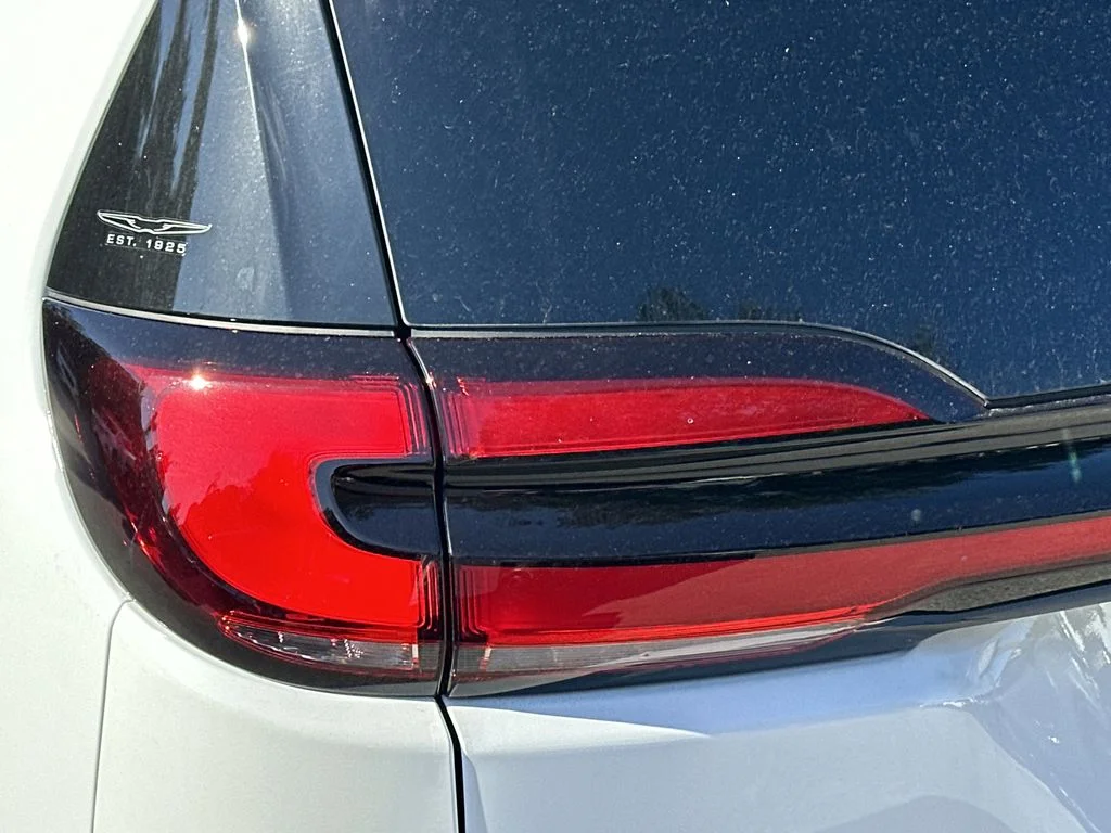 New 2026 Bright White Clear-Coat Exterior Paint Chrysler Select image 7