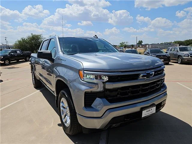 Used 2026 Silver Chevrolet RST 4x4 Crew Cab 5.75 ft. box 147.4 in. WB image 7