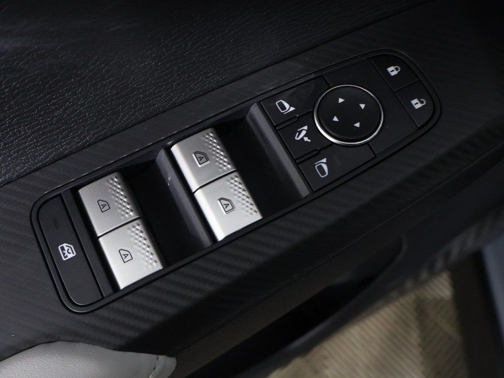New 2026 Gray Mitsubishi SE image 39