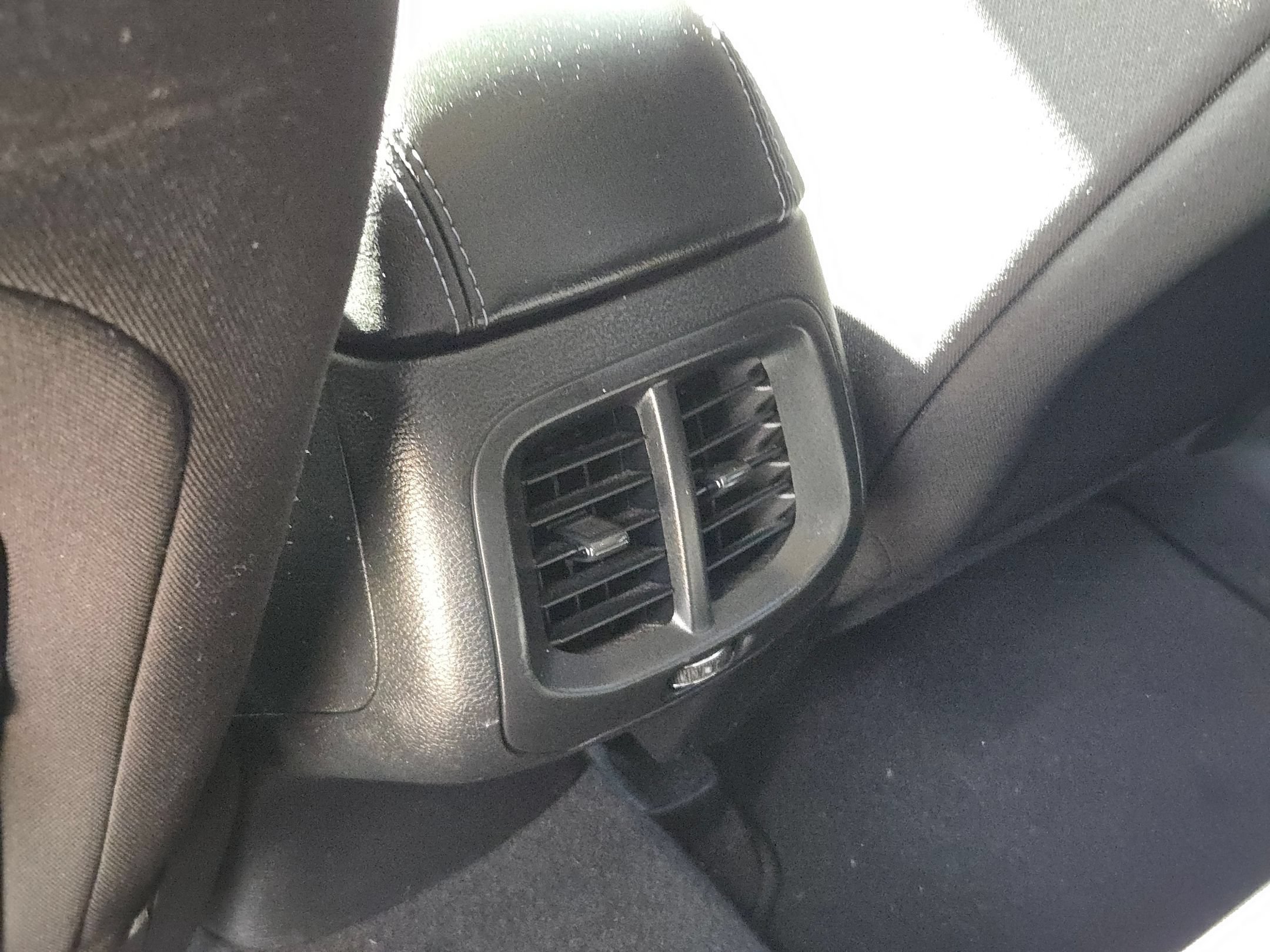 Used 2019 Diamond Black Crystal Pearlcoat Jeep Latitude image 24