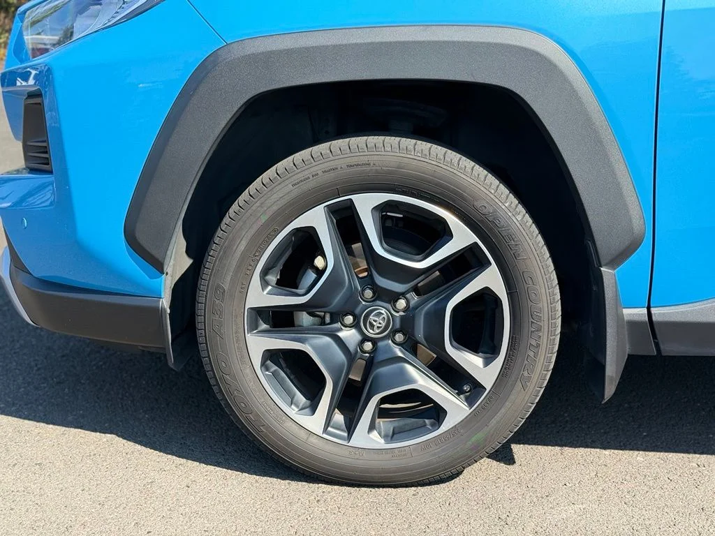 Used 2019 Blue Toyota Adventure image 9