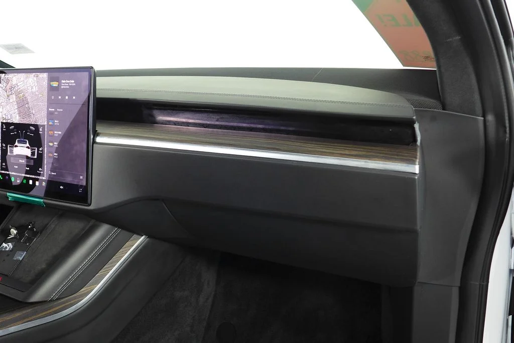 Used 2024  Tesla Base image 14