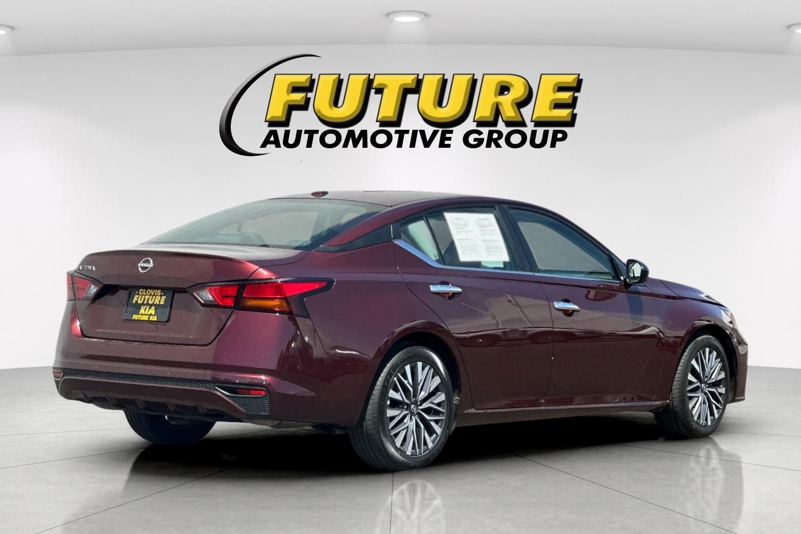 Used 2025 Red Nissan 2.5 SV image 4