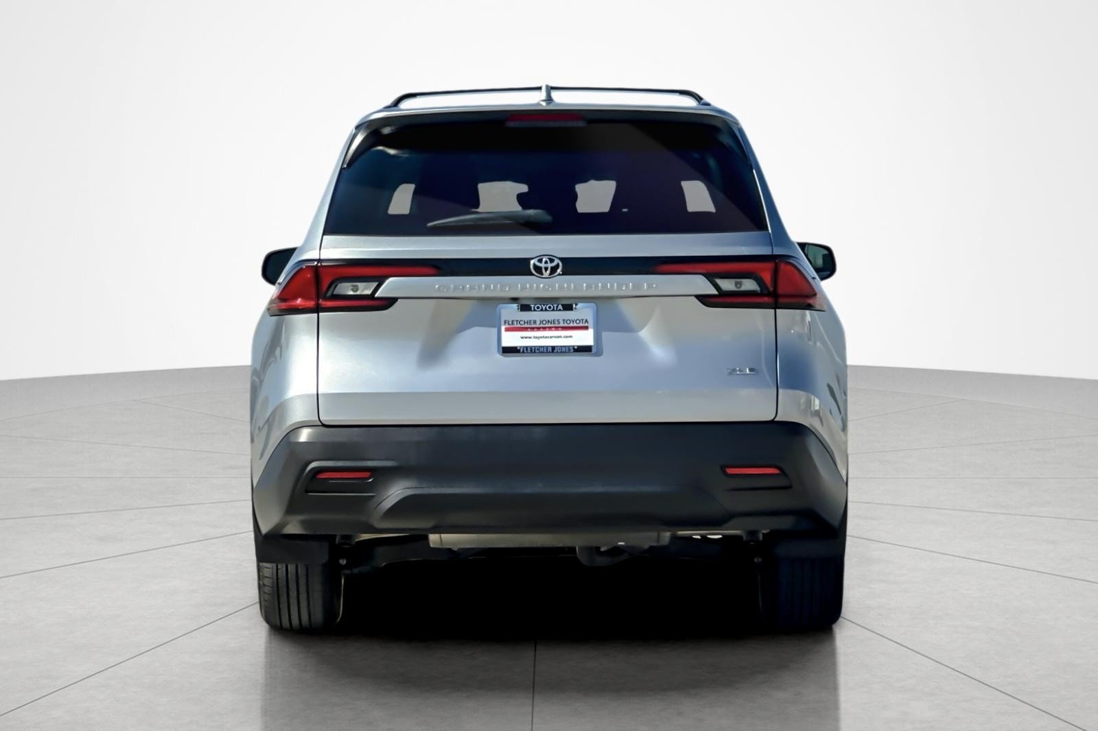 Used 2026 CELESTIAL SILVER MET Toyota XLE image 4